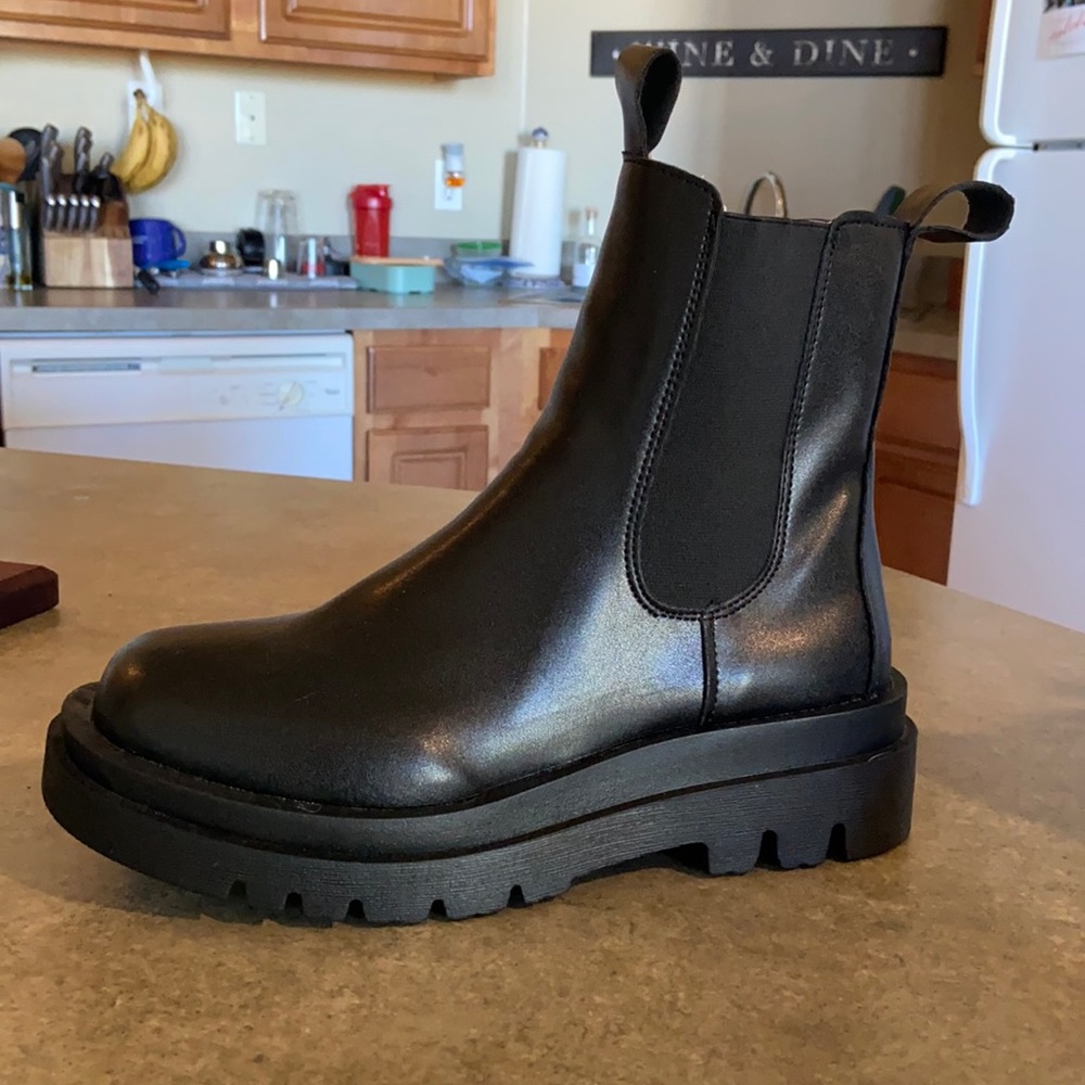 NWOB SHEIN Chelsea Boot